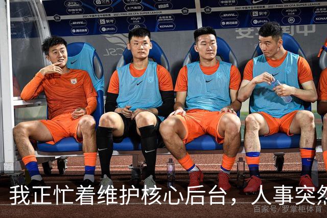 我正忙着维护核心后台，人事突然送来辞退信，我直接敲下回车键，全公司的主机当场全黑了，主管傻眼